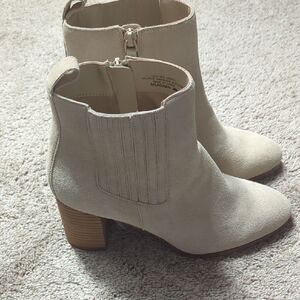 Violet & Red Cream Ankle Boots with Ribbed Elastic Panels NWOT